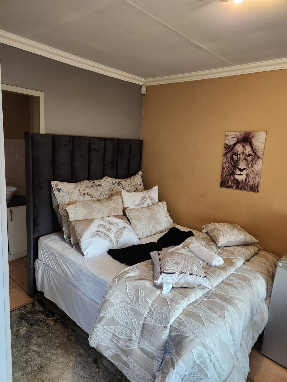 Room with lion wall art
