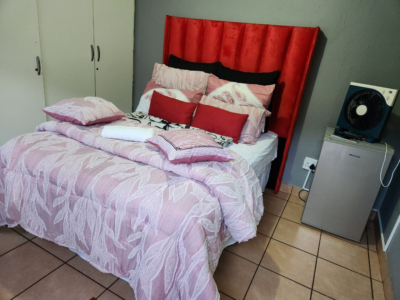 Room with clean bedding